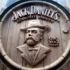 ceef06d5-5a48-4fe0-a3ac-98a3eeca087e Quadro Jack Daniel’s Esculpido em Madeira