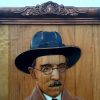 Escultura Fernando Pessoa em madeira exótica