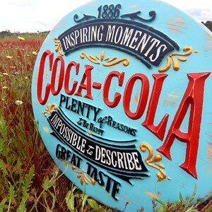 As nossas esculturas em destaque Coca-Cola work, carved in wood, vintage style.