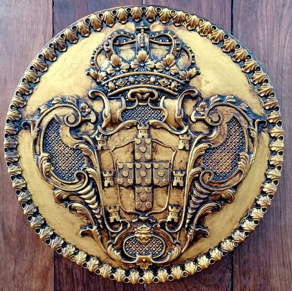 Escultura D. João V 24 Escudos Dobra Coin, carved in exotic Iroko wood.