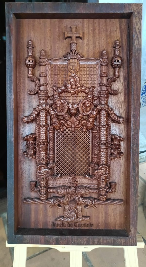 0d20e118-ad0f-4db8-bf31-1d01b08f6a9f Janela do Convento de Cristo esculpida em madeira